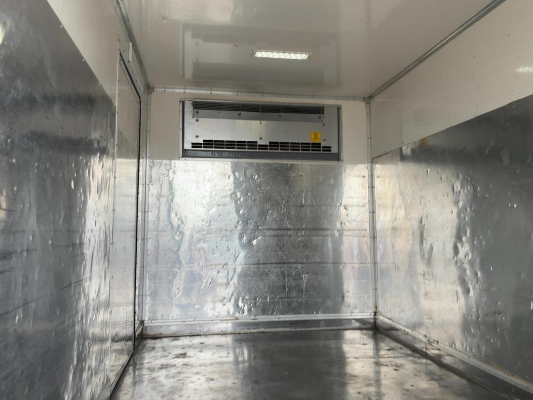 Photo '23' of Mitsubishi Canter FDA00 BOX BODY Chiller