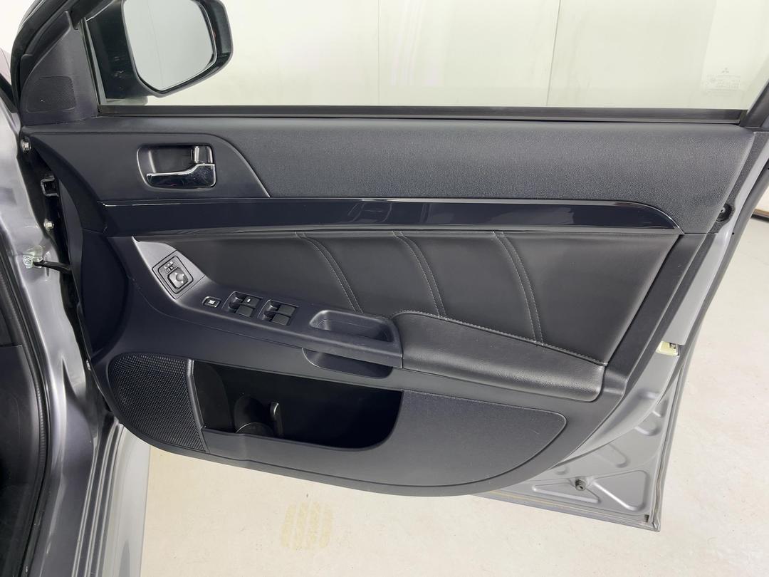 Photo '15' of Mitsubishi Lancer