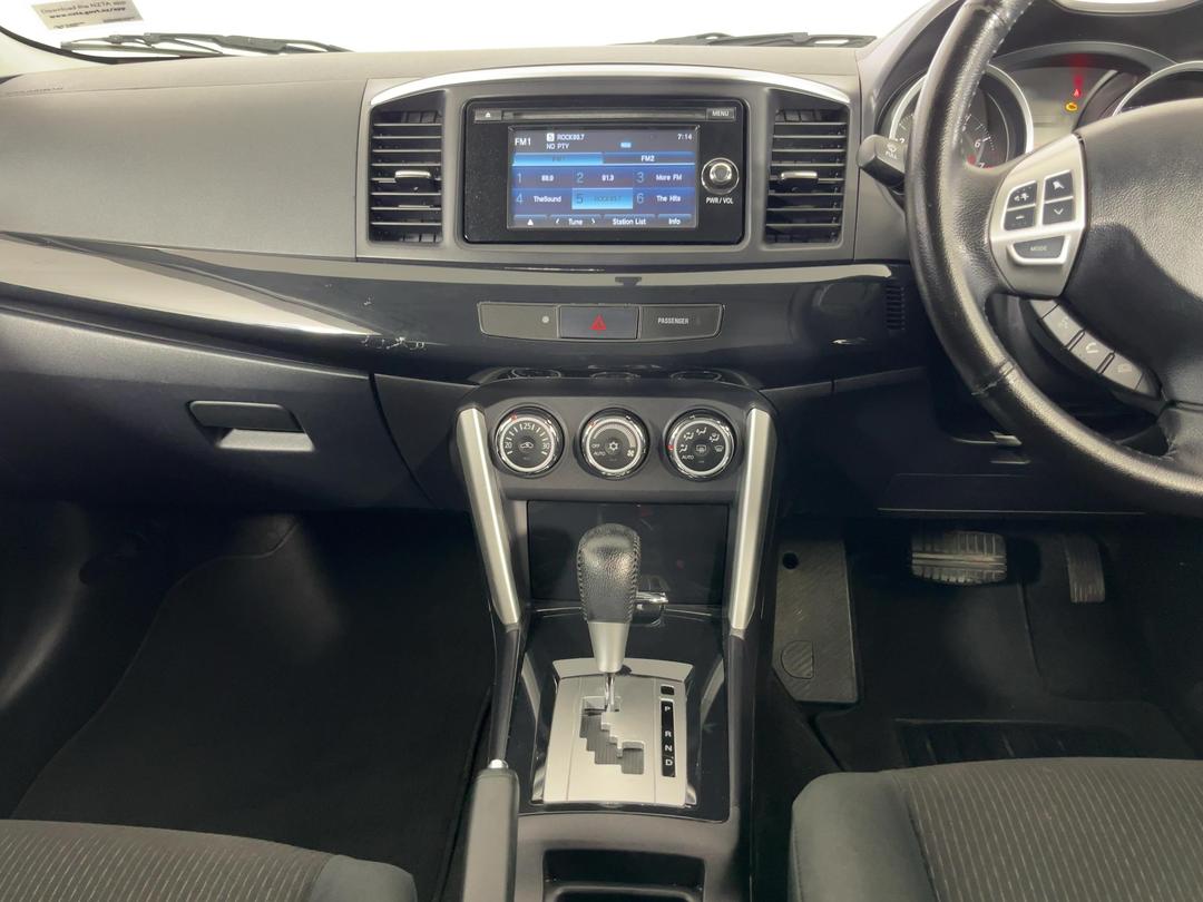 Photo '18' of Mitsubishi Lancer