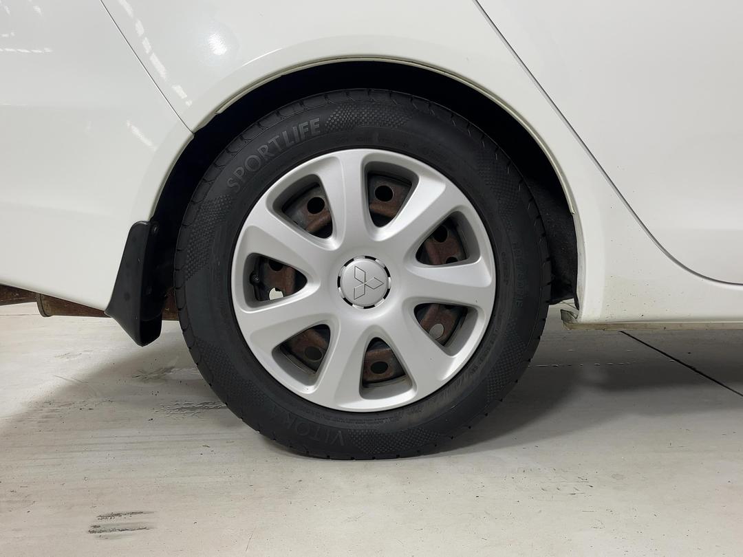 Photo '12' of Mitsubishi Lancer