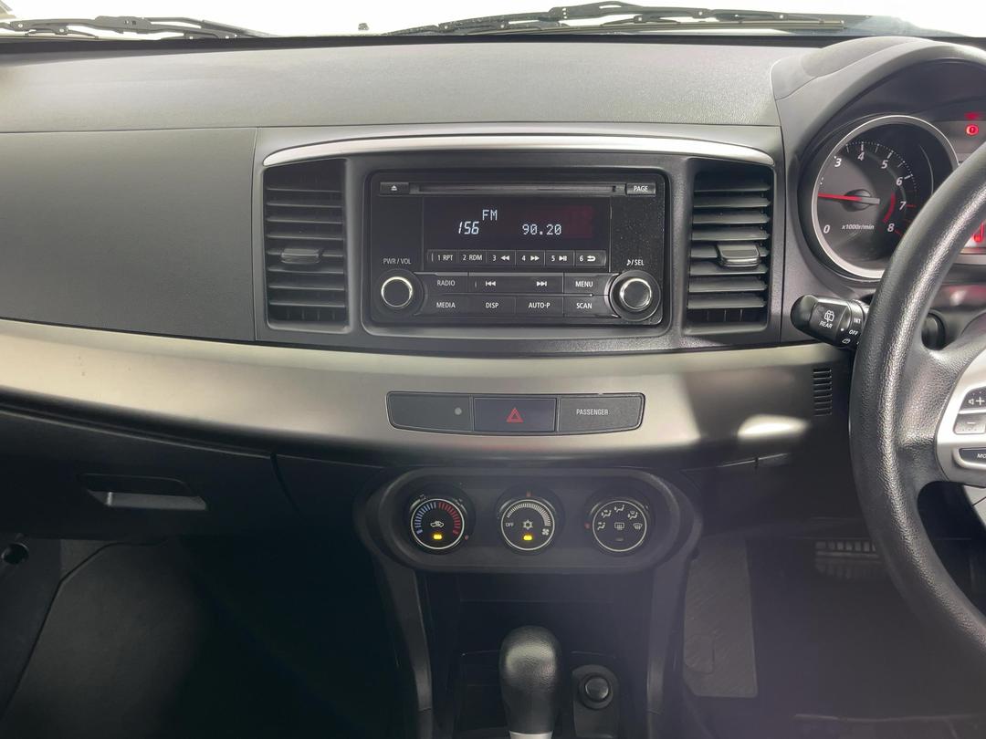 Photo '18' of Mitsubishi Lancer