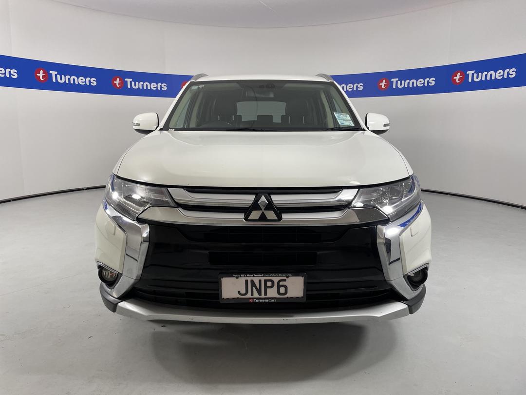 Photo '2' of Mitsubishi Outlander