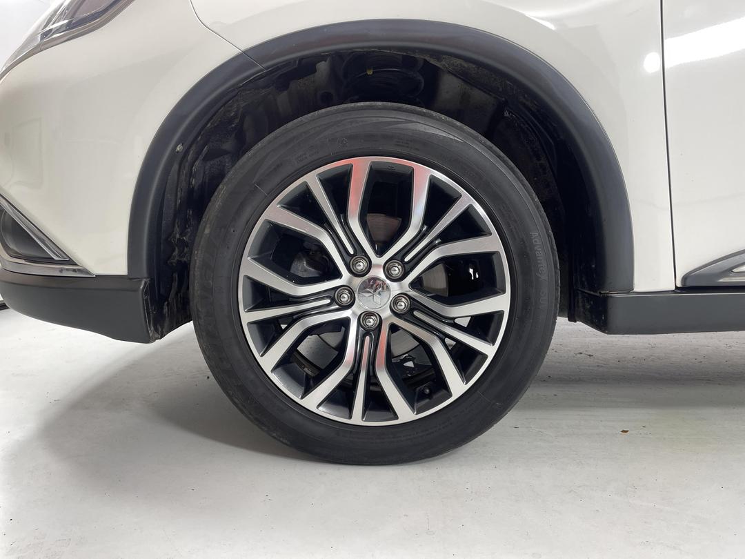 Photo '10' of Mitsubishi Outlander