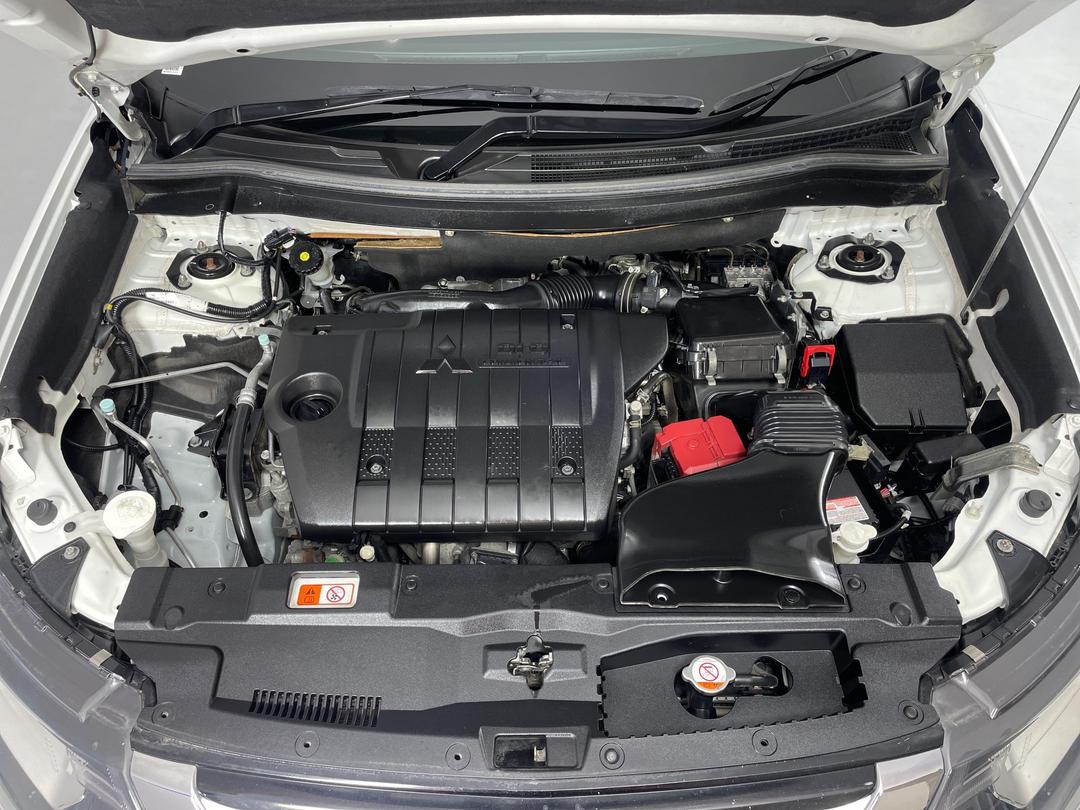 Photo '13' of Mitsubishi Outlander