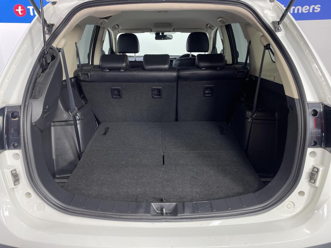 Photo '14' of Mitsubishi Outlander