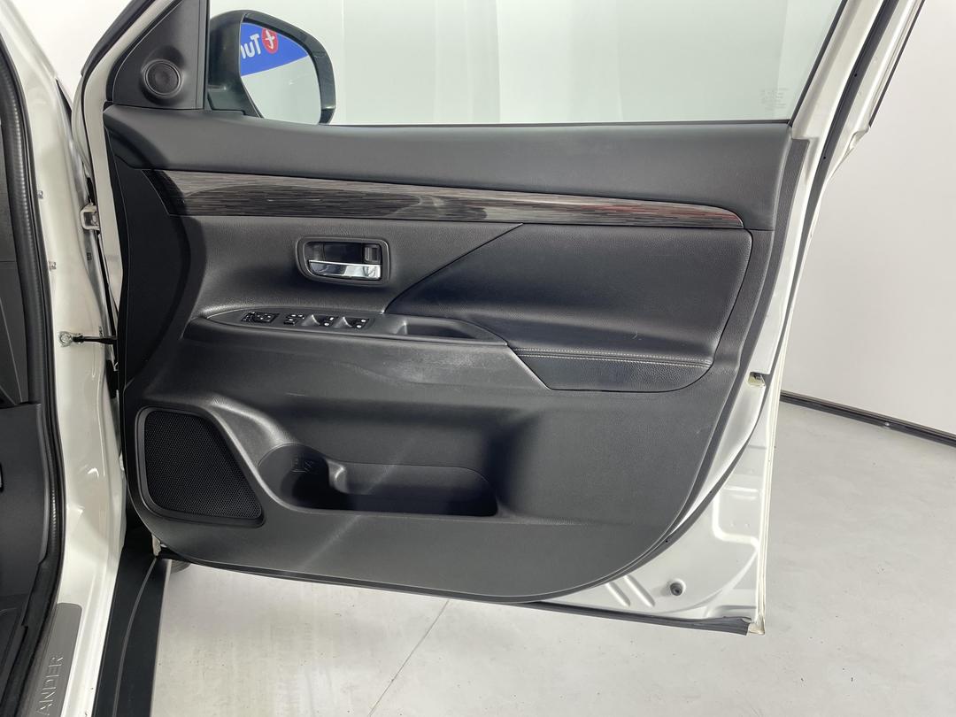 Photo '15' of Mitsubishi Outlander