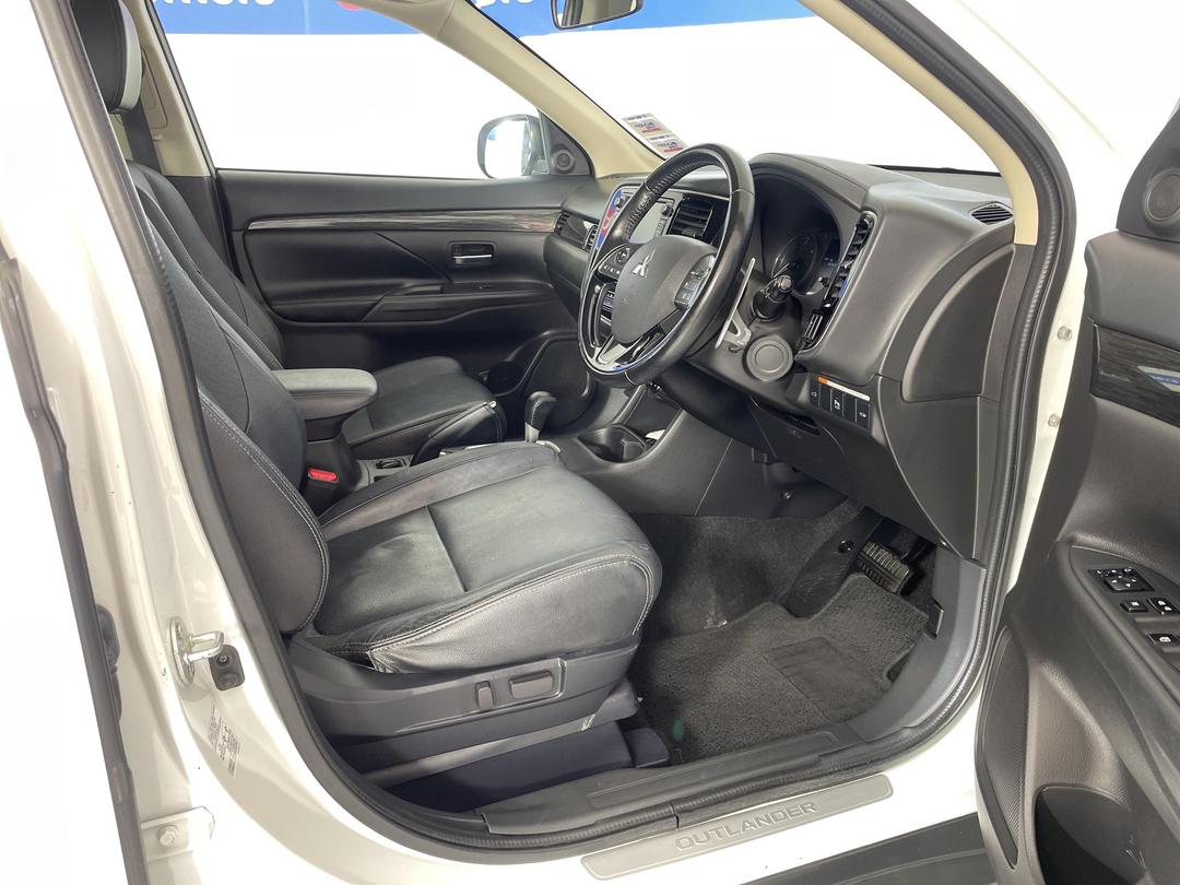 Photo '16' of Mitsubishi Outlander