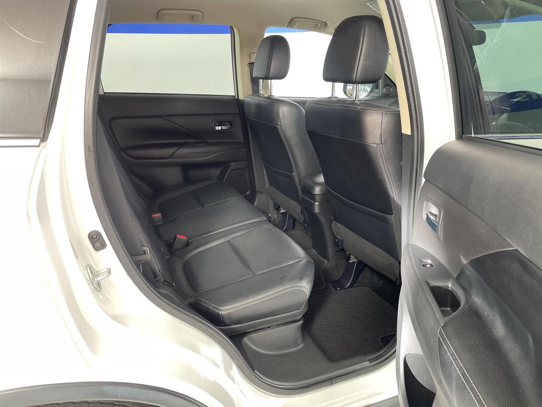 Photo '20' of Mitsubishi Outlander