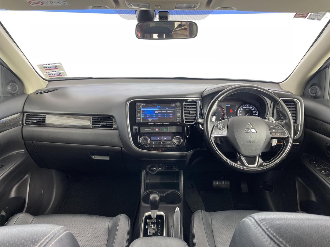 Photo '17' of Mitsubishi Outlander