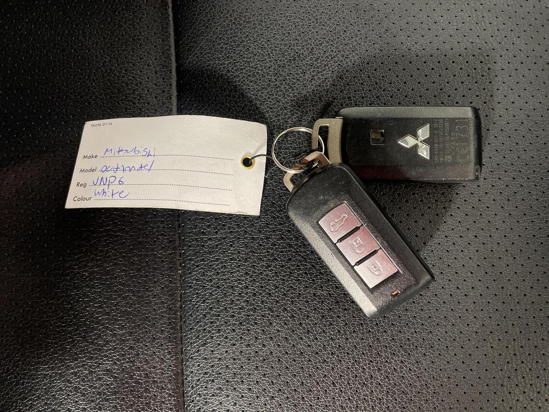 Photo '22' of Mitsubishi Outlander