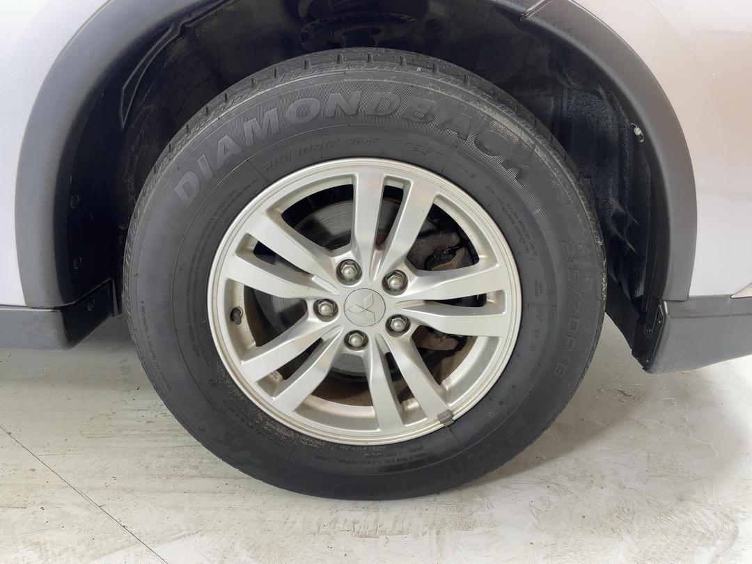 Photo '9' of Mitsubishi Outlander