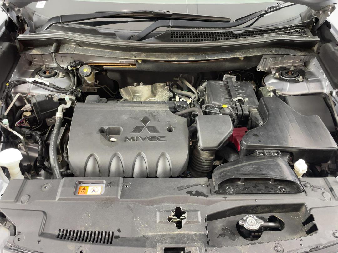 Photo '13' of Mitsubishi Outlander
