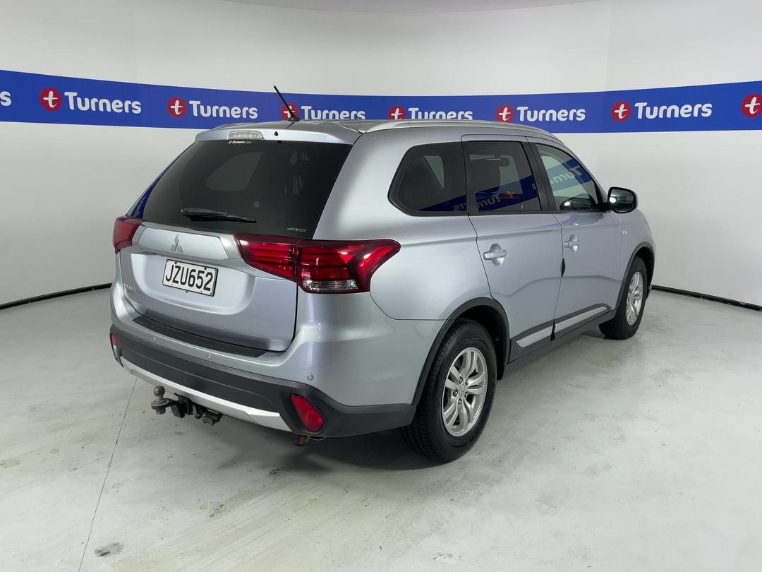 Photo '7' of Mitsubishi Outlander