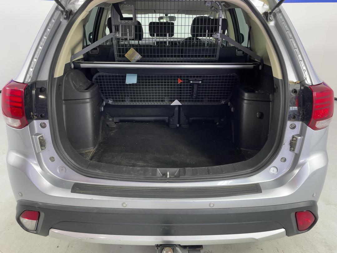 Photo '14' of Mitsubishi Outlander
