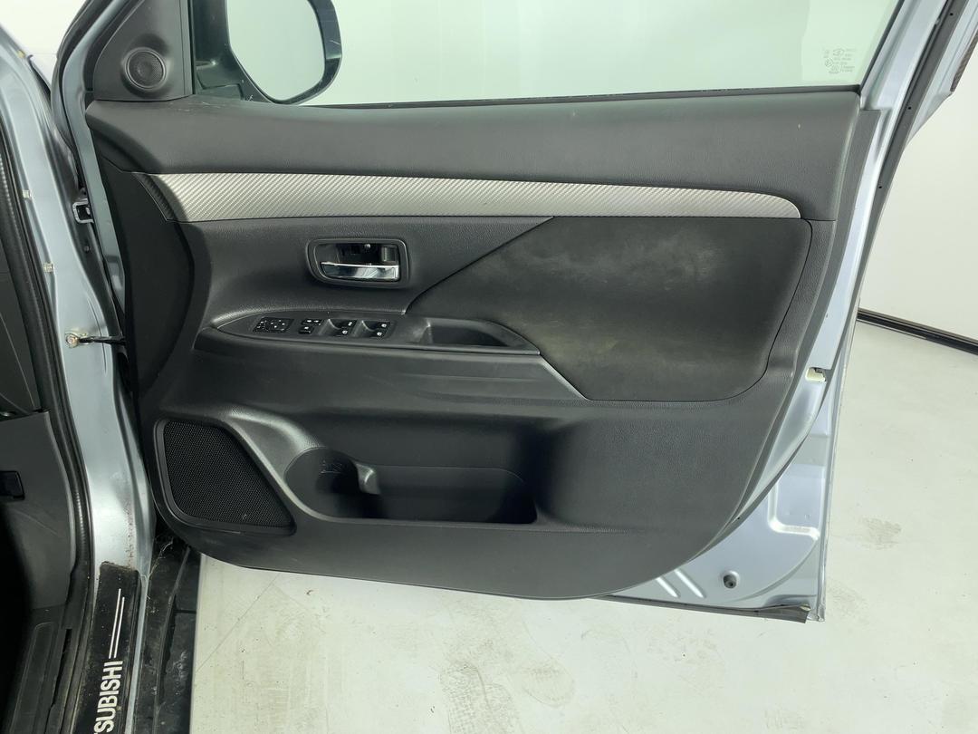 Photo '15' of Mitsubishi Outlander