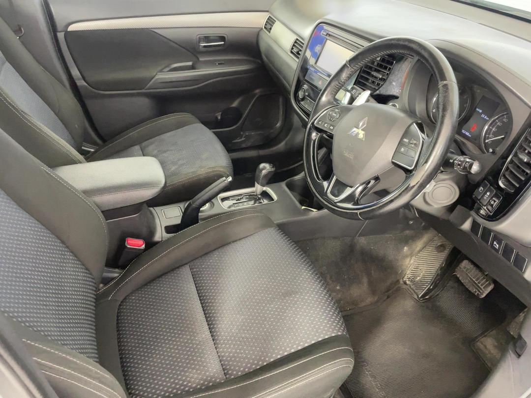 Photo '16' of Mitsubishi Outlander