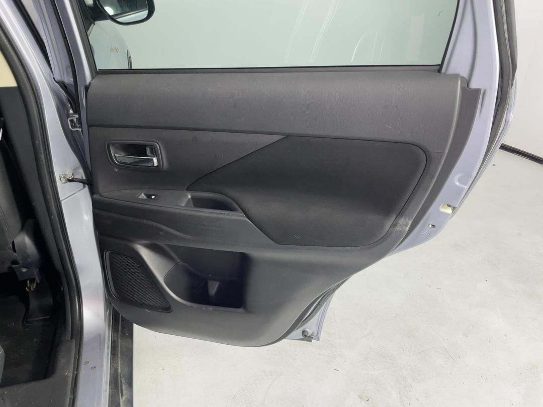 Photo '19' of Mitsubishi Outlander