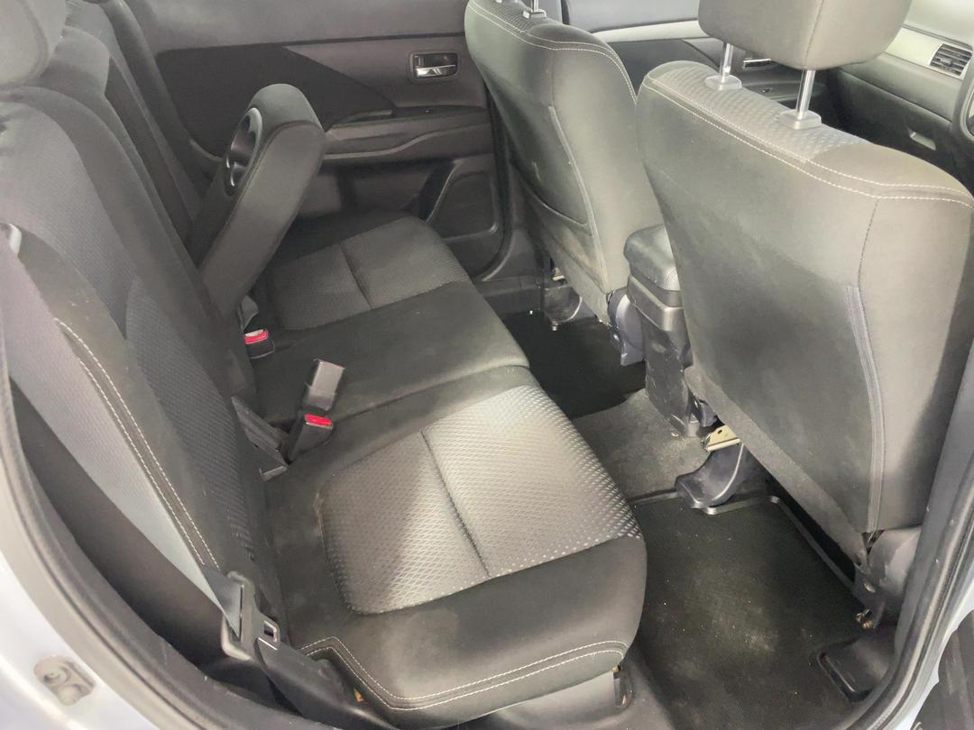 Photo '20' of Mitsubishi Outlander