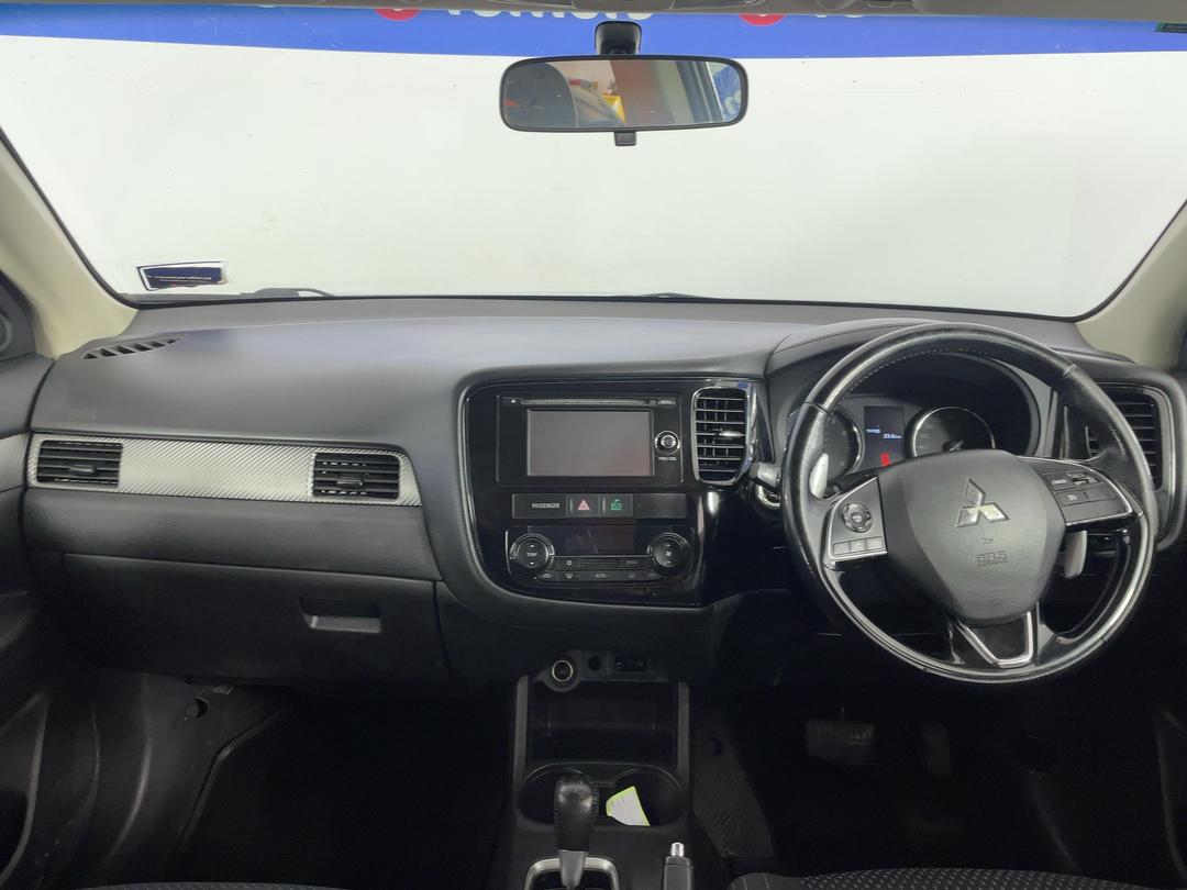 Photo '17' of Mitsubishi Outlander