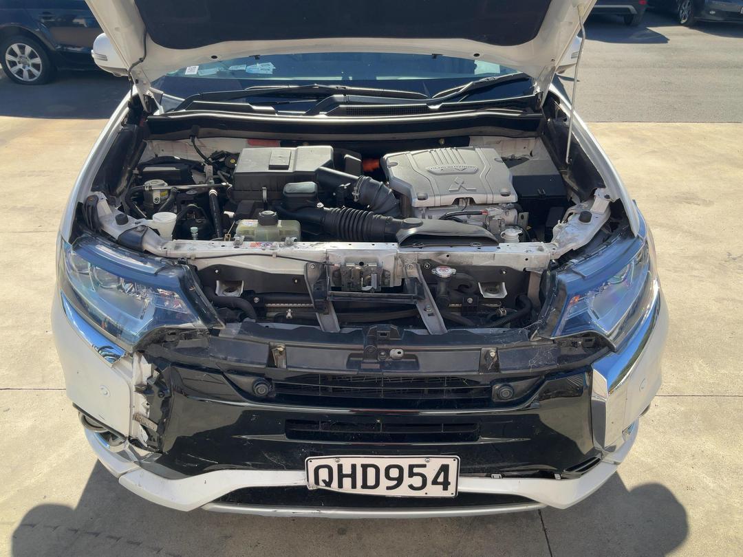 Photo '12' of Mitsubishi Outlander Phev