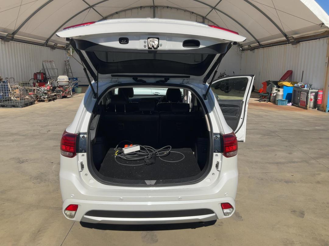 Photo '14' of Mitsubishi Outlander Phev