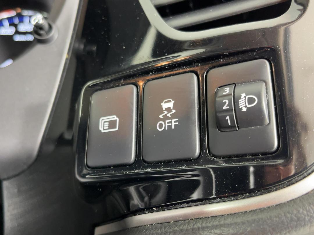 Photo '24' of Mitsubishi Outlander