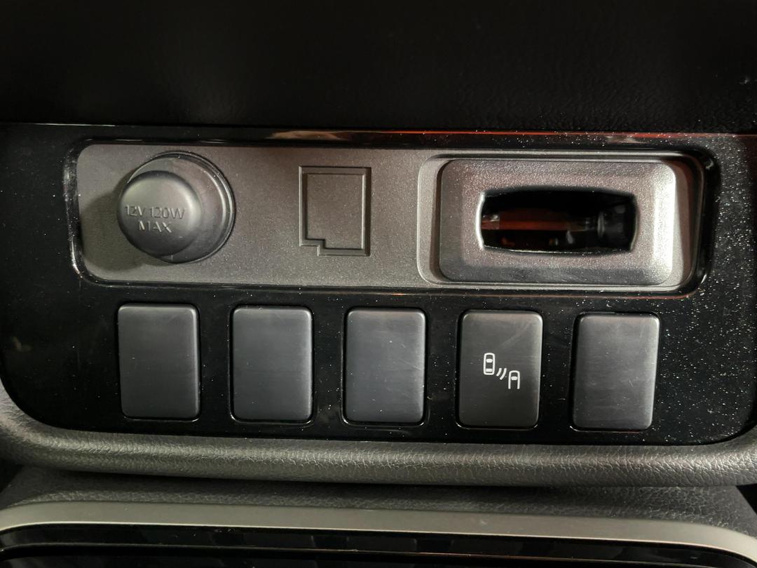 Photo '28' of Mitsubishi Outlander
