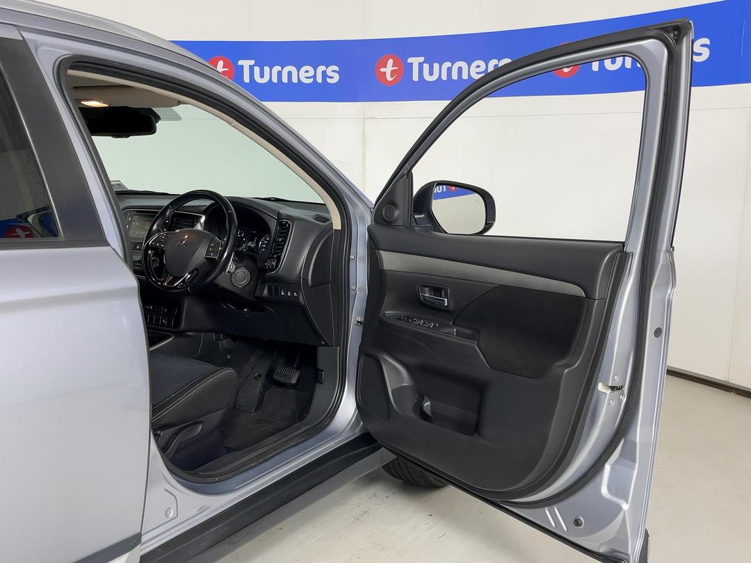 Photo '15' of Mitsubishi Outlander