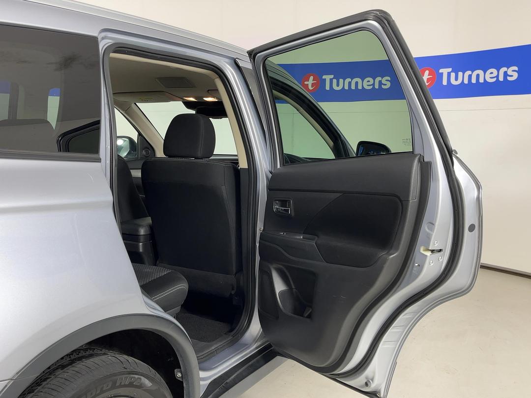 Photo '19' of Mitsubishi Outlander