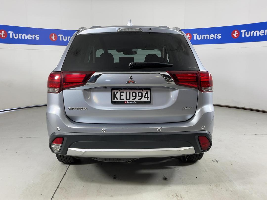 Photo '6' of Mitsubishi Outlander