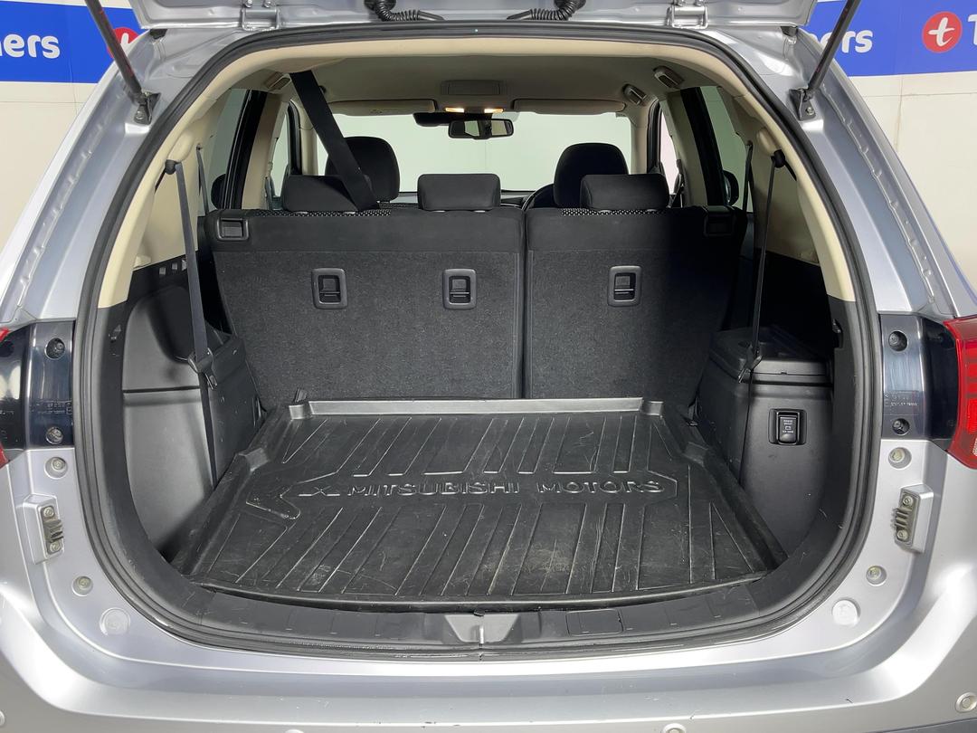 Photo '30' of Mitsubishi Outlander
