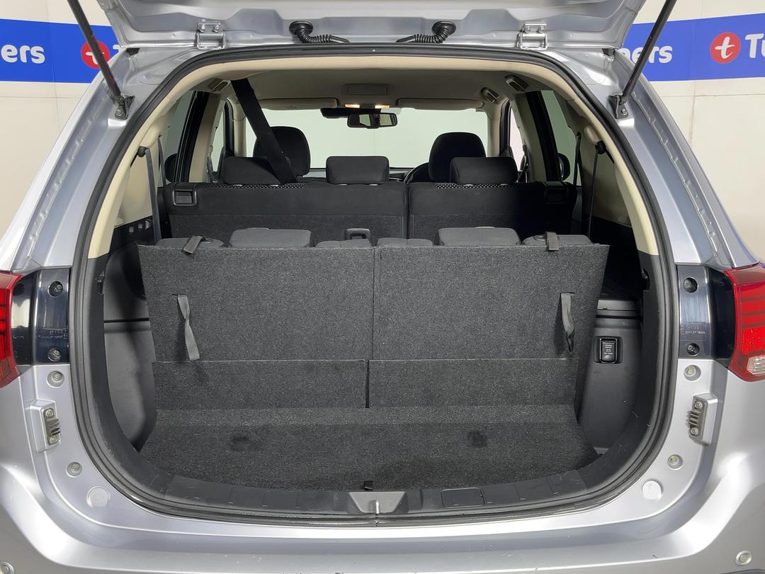 Photo '14' of Mitsubishi Outlander