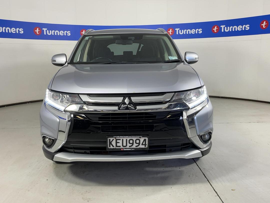 Photo '2' of Mitsubishi Outlander