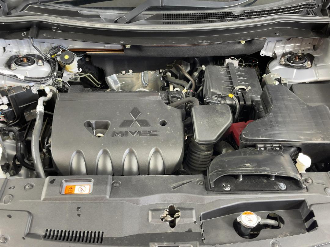 Photo '13' of Mitsubishi Outlander