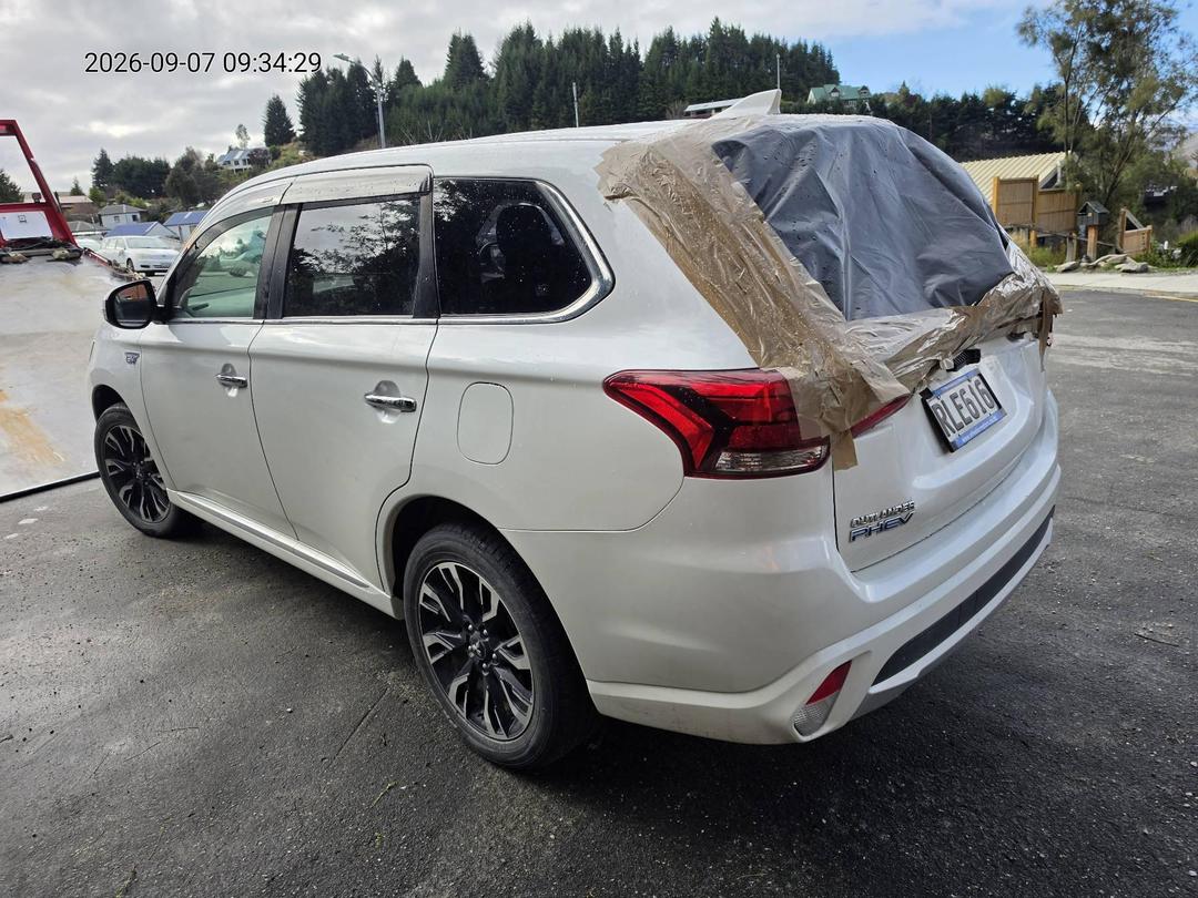 Photo '5' of Mitsubishi Outlander Phev Photo '5' of Mitsubishi Outlander Phev