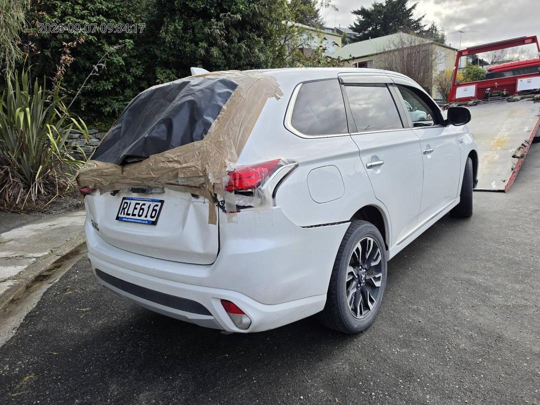 Photo '7' of Mitsubishi Outlander Phev Photo '7' of Mitsubishi Outlander Phev