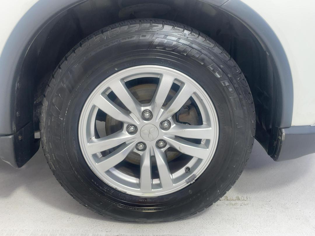 Photo '9' of Mitsubishi Outlander