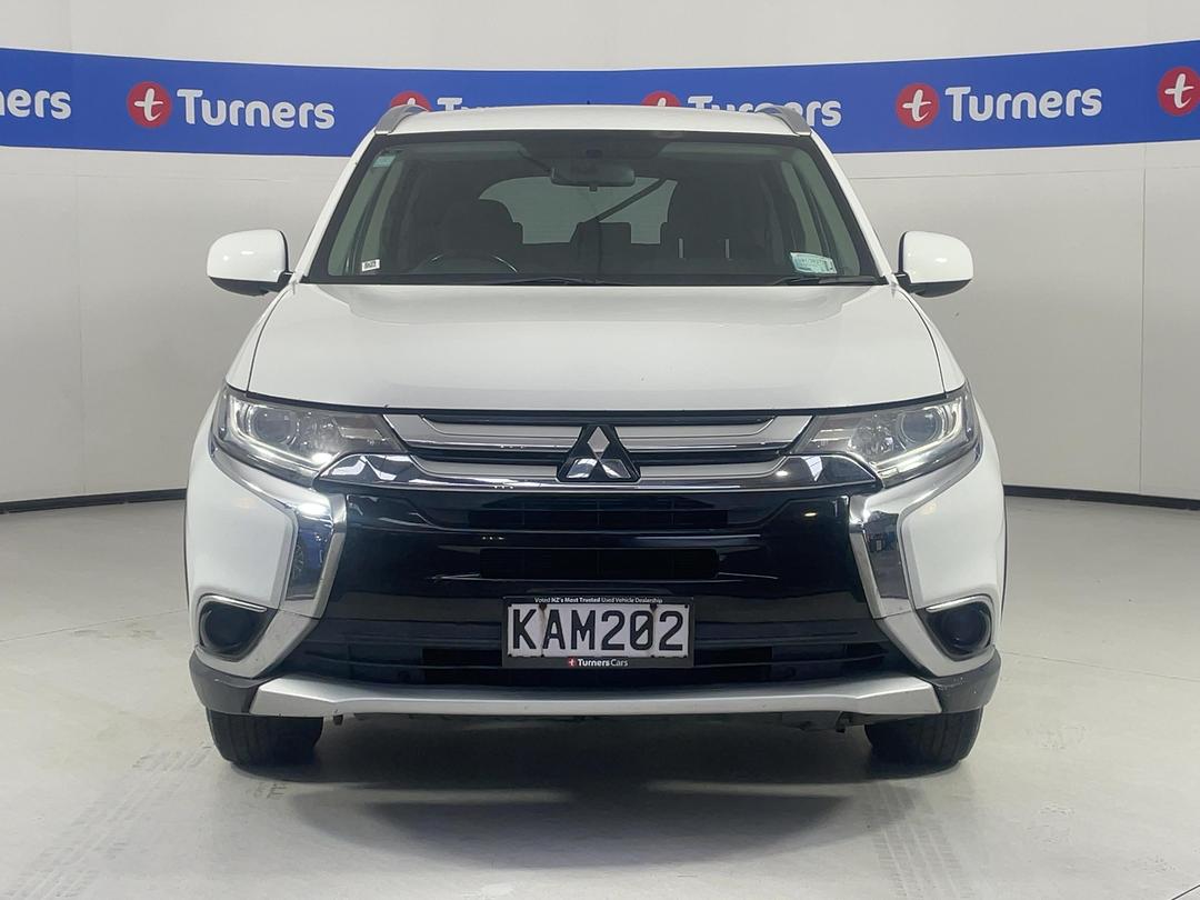 Photo '2' of Mitsubishi Outlander