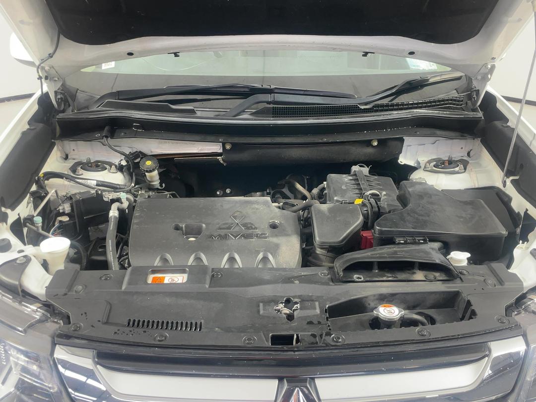 Photo '13' of Mitsubishi Outlander