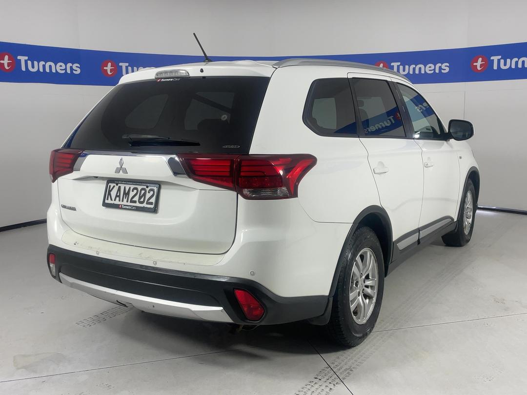 Photo '7' of Mitsubishi Outlander