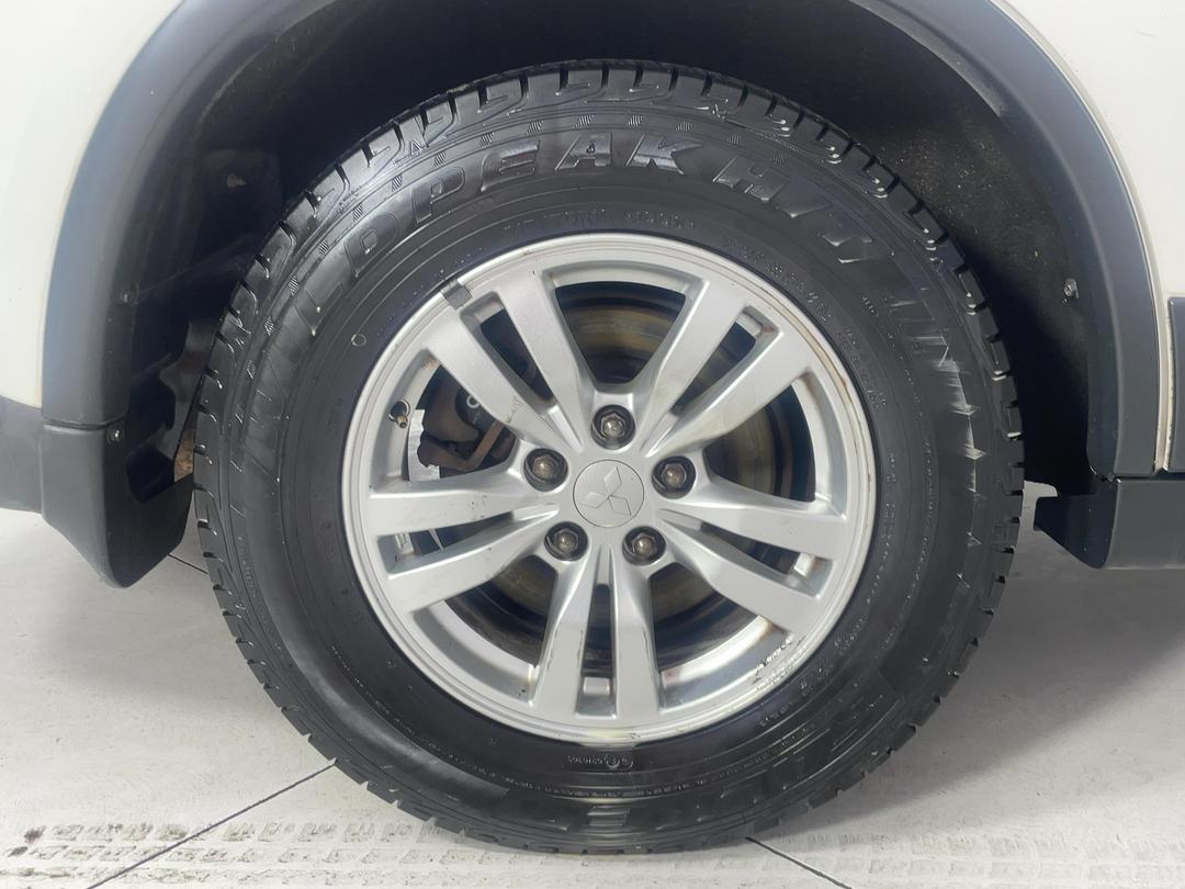 Photo '12' of Mitsubishi Outlander