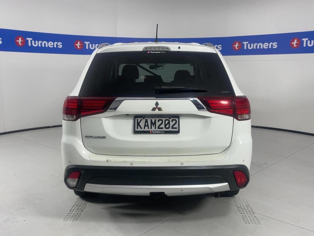 Photo '6' of Mitsubishi Outlander