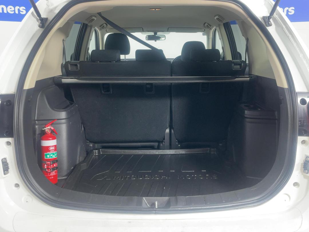 Photo '14' of Mitsubishi Outlander