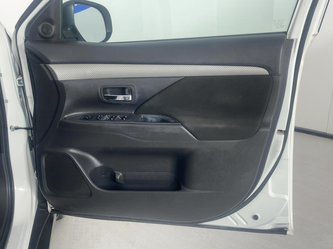 Photo '15' of Mitsubishi Outlander