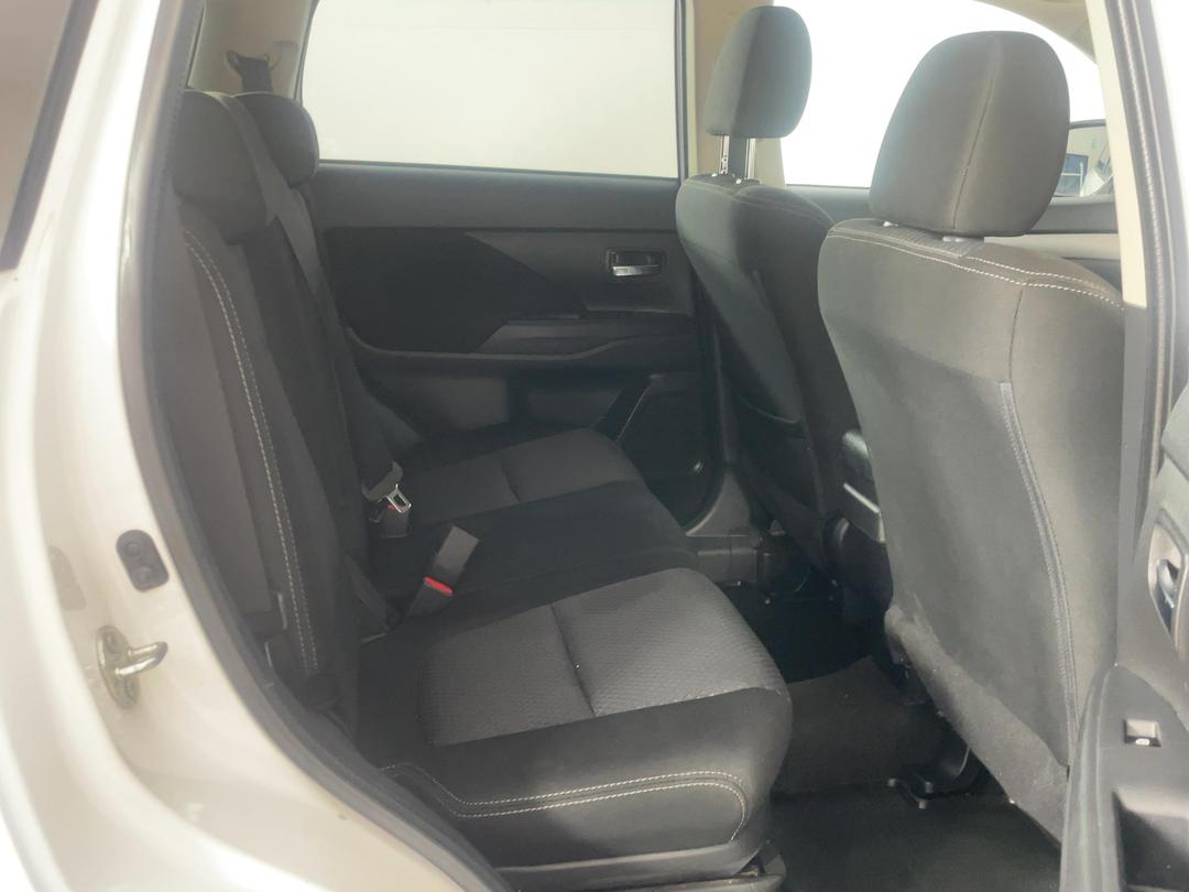 Photo '20' of Mitsubishi Outlander