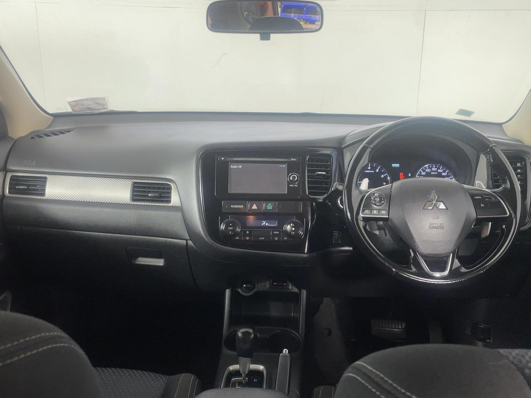 Photo '17' of Mitsubishi Outlander