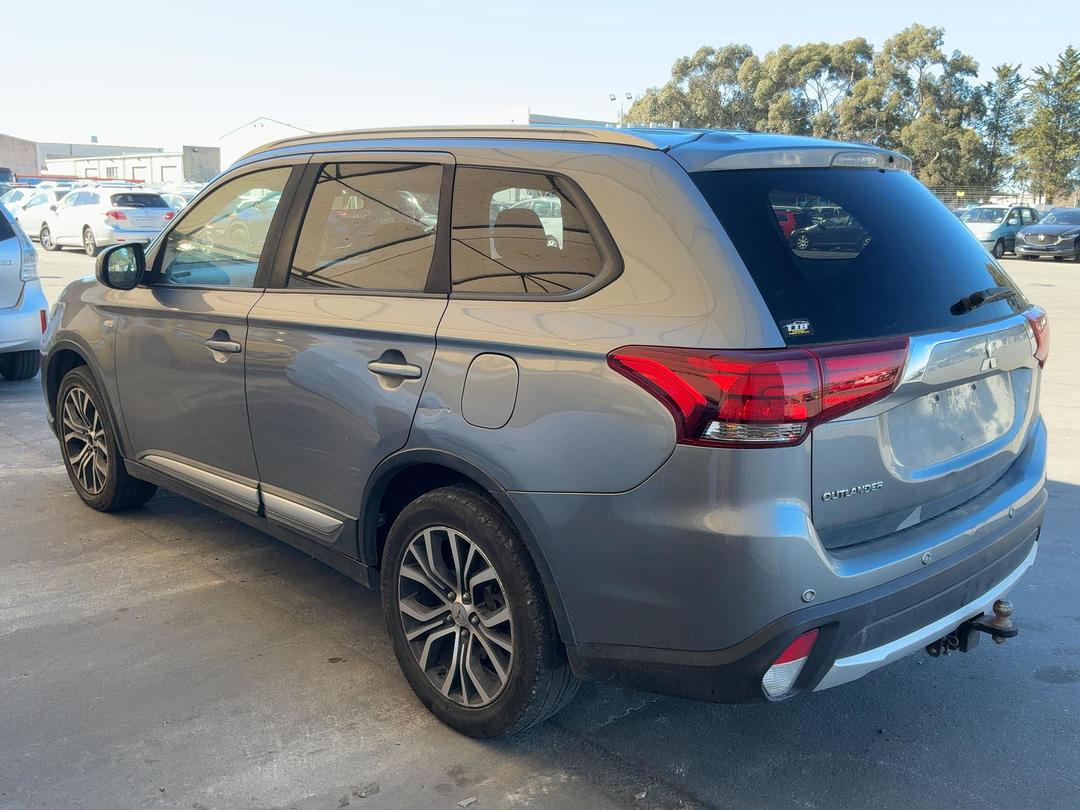 Photo '6' of Mitsubishi Outlander LS Photo '6' of Mitsubishi Outlander LS