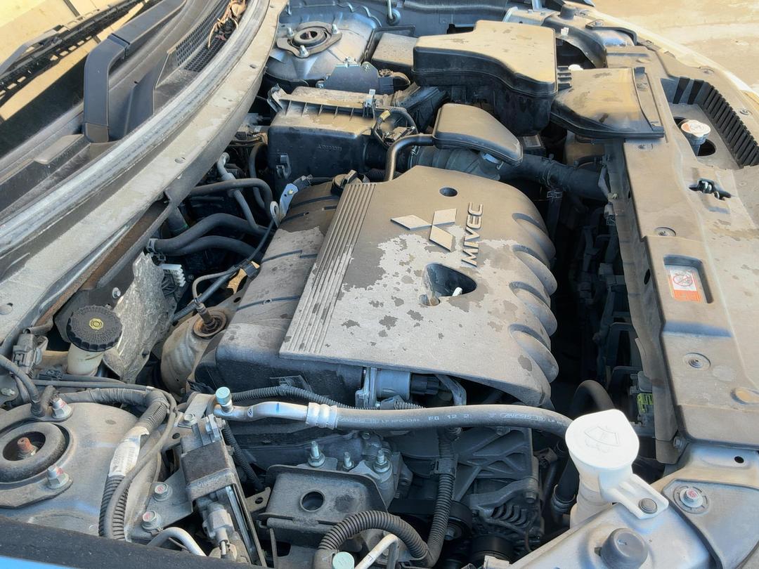 Photo '15' of Mitsubishi Outlander LS Photo '15' of Mitsubishi Outlander LS