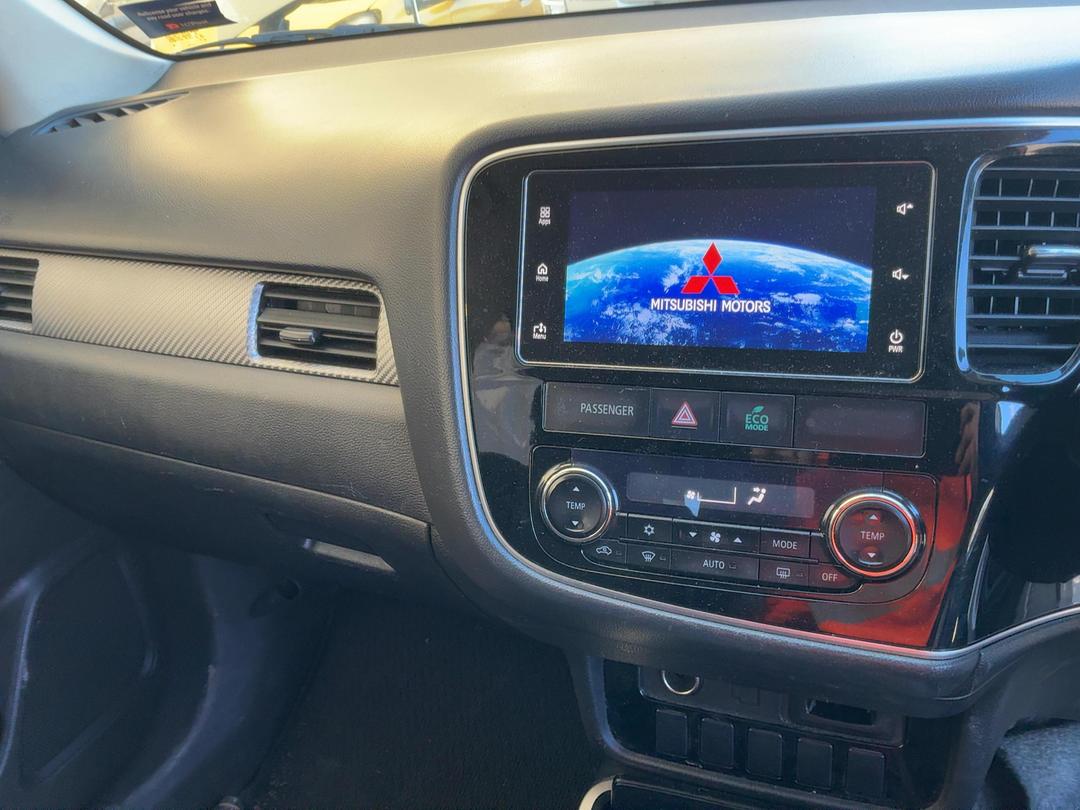 Photo '19' of Mitsubishi Outlander LS Photo '19' of Mitsubishi Outlander LS
