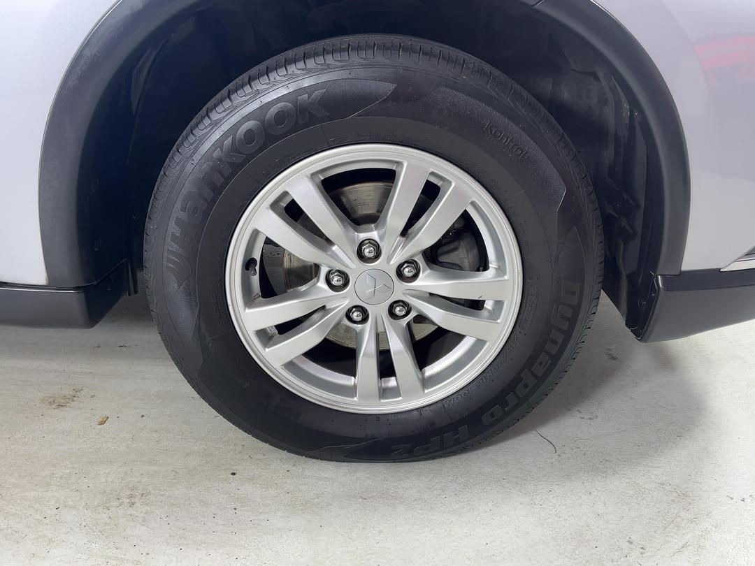 Photo '9' of Mitsubishi Outlander